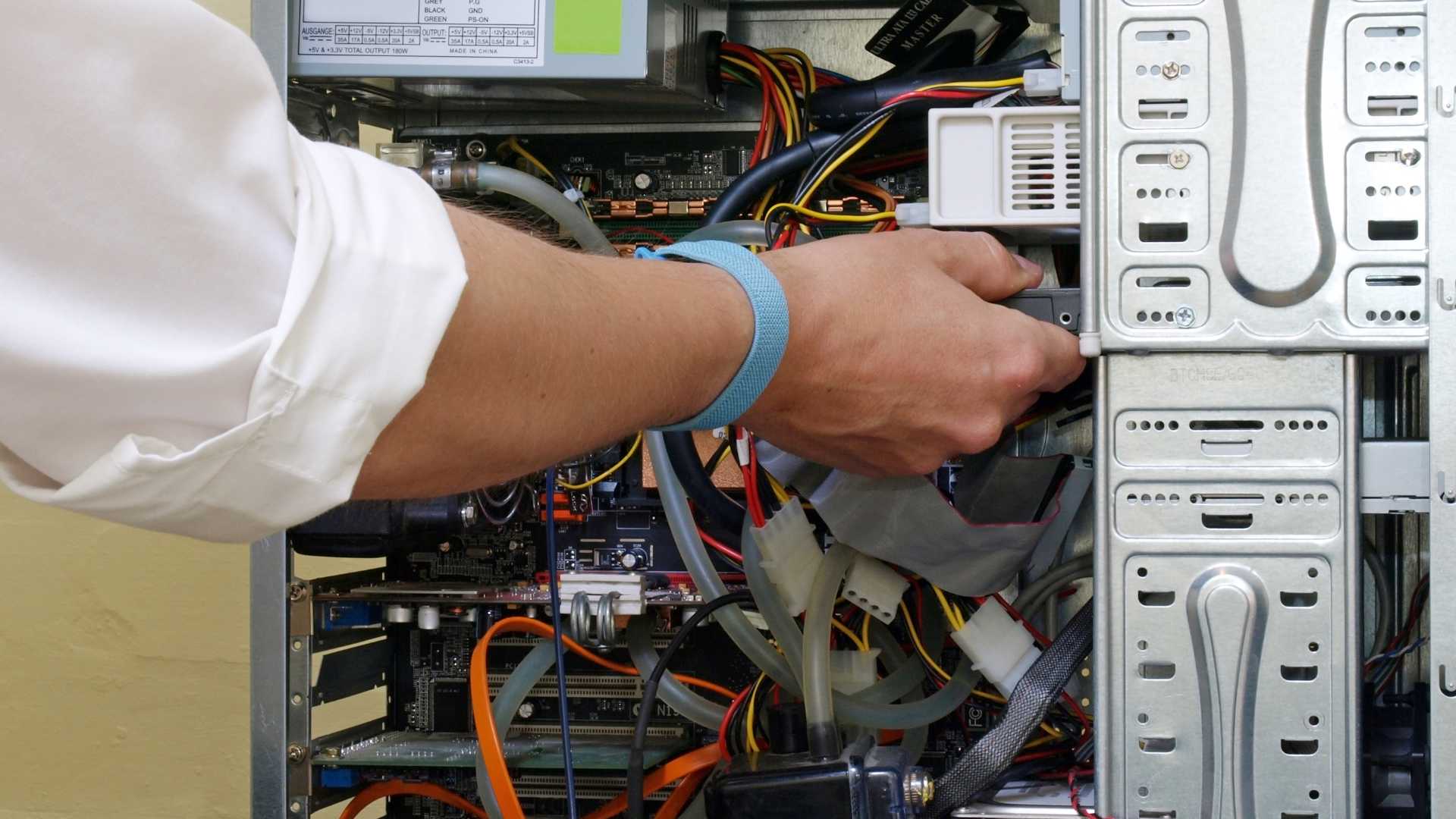 technician performing hardware troubleshooting block  9 vancouver